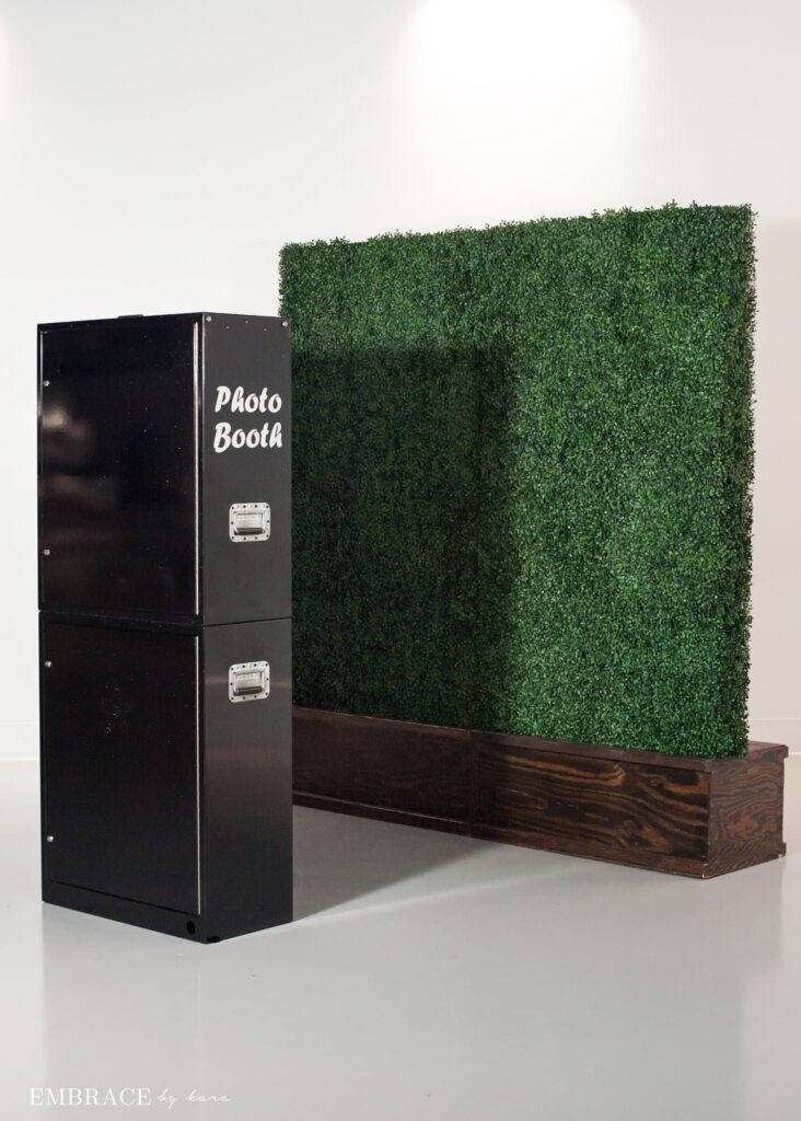Hedge wall backdrop with Open Air booth