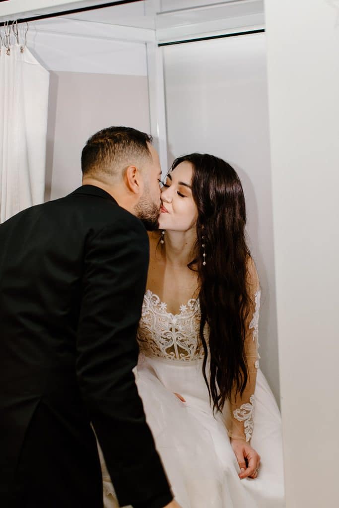 Steven and Sierra share a kiss in the photo booth