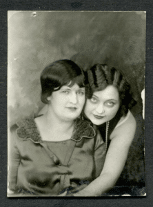 Classic photo booth picture form 1920s